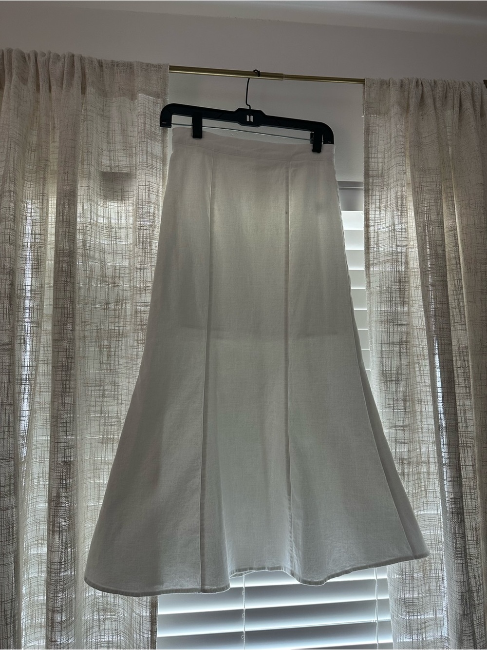Mustard Seed Size Small White A-Line Midi Skirt with small stain